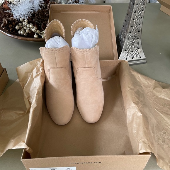 Sz 10 Lucky Brands suede leather boots - Picture 3 of 4